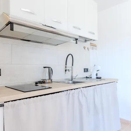 Splendido Monolocale Con Giardino * オルビア