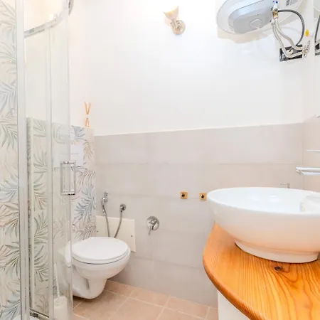 Apartament Splendido Monolocale Con Giardino *